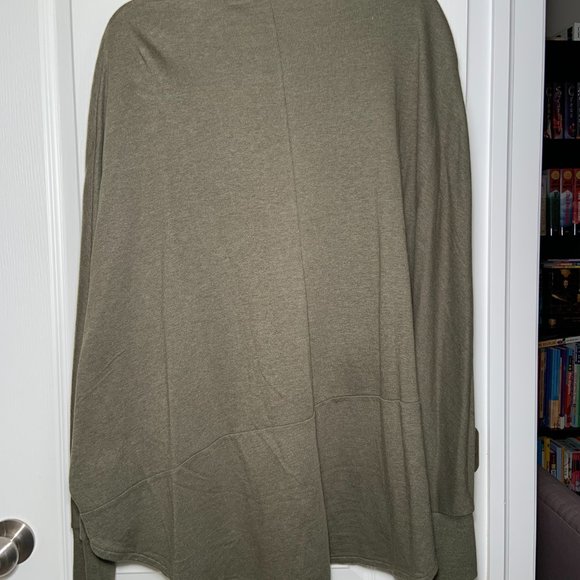 Women's Pure And Simple Bat Wing Loose Button Closure Top Cardigan Size L - Picture 6 of 9